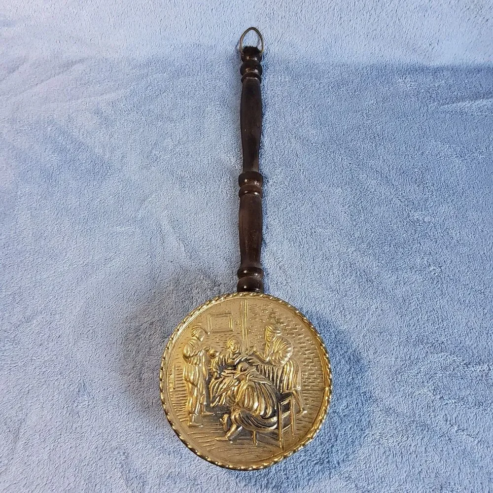 Vintage Decorative Brass Bed Warmer Wall Hanging Pub Scene Wood Handle England